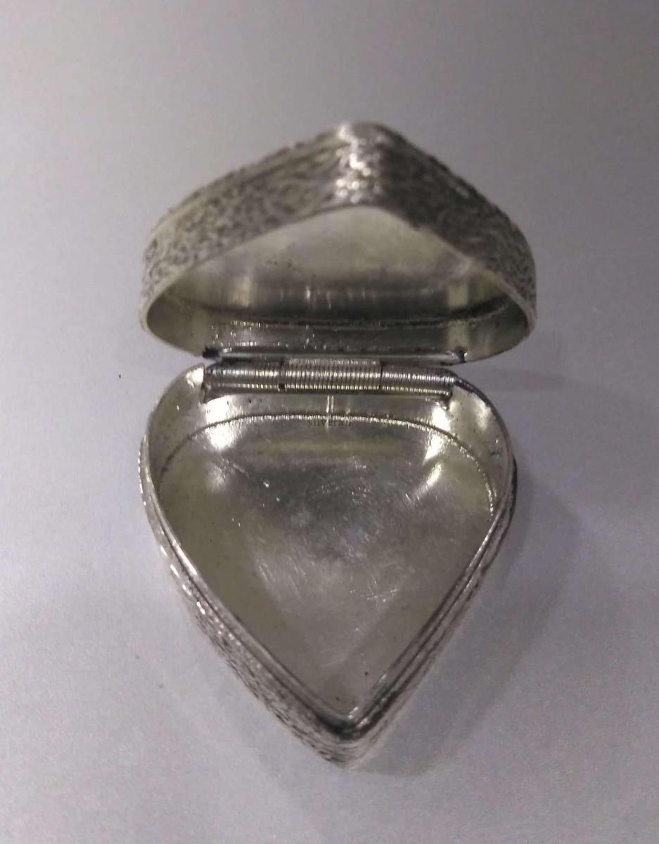 SBX004 - Gümüş Kutu - Savatlı Kalp Yaprak Şeklinde 925 Ayar Gümüş Kutu
